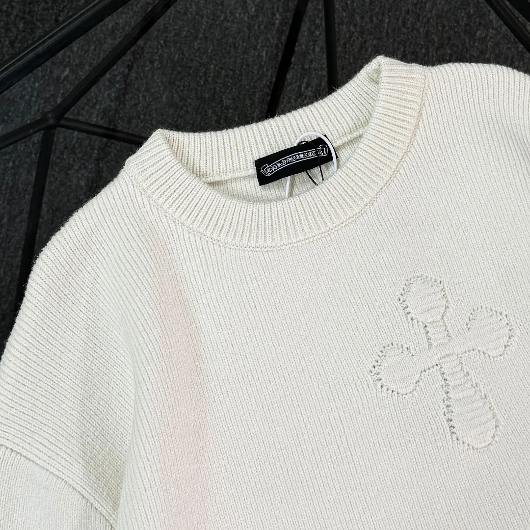 P290 Chrome Hearts 26 high-version wool knitted round-neck sweaters. High-end custom-made 500g sweater fabric. No deformation, no shrinkage, complete with three labels, same style for men and women. Process: The wool is knitted by a 7-needle imported machine. Color: 3 colors. SIZE: XS-L